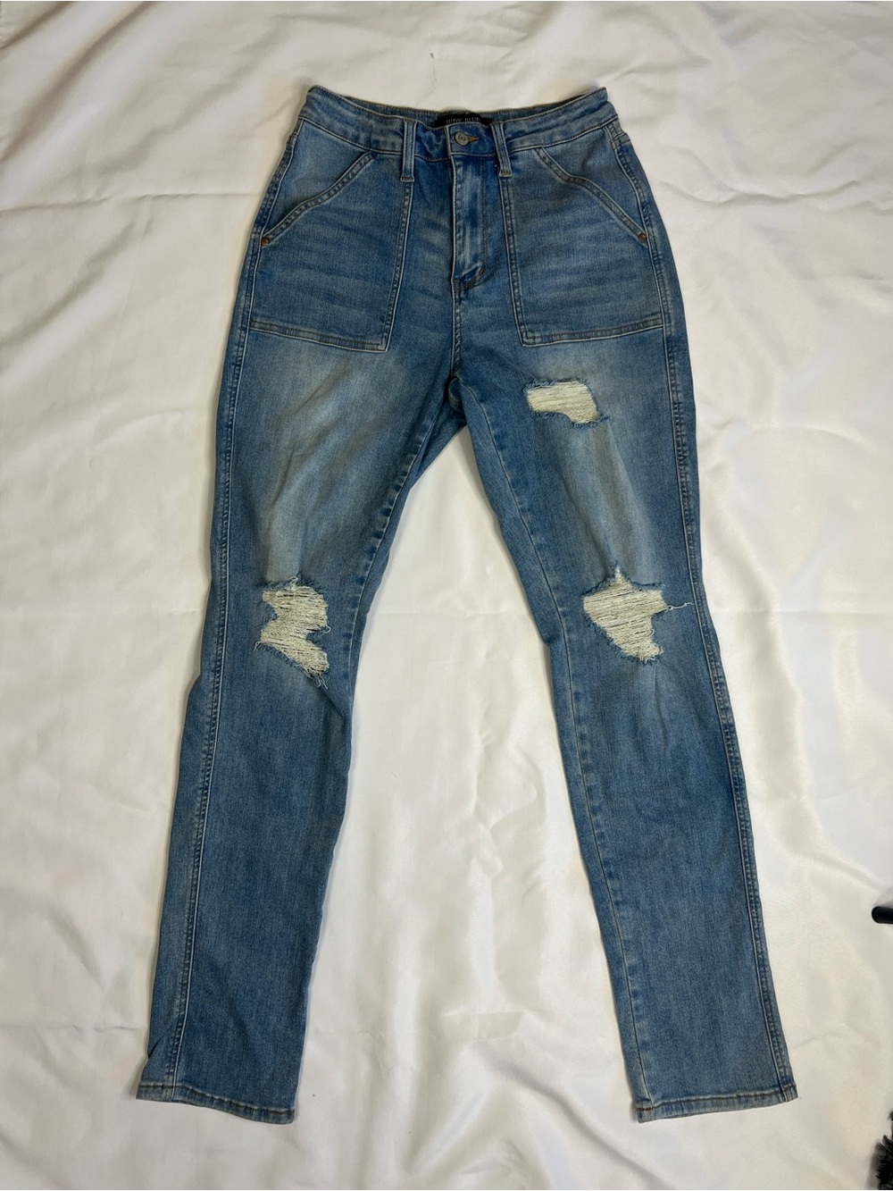 Judy Blue Boyfriend Fit Cargo Pocket Ripped Knee Jeans Size 7 / 28 33” long - Picture 2 of 9